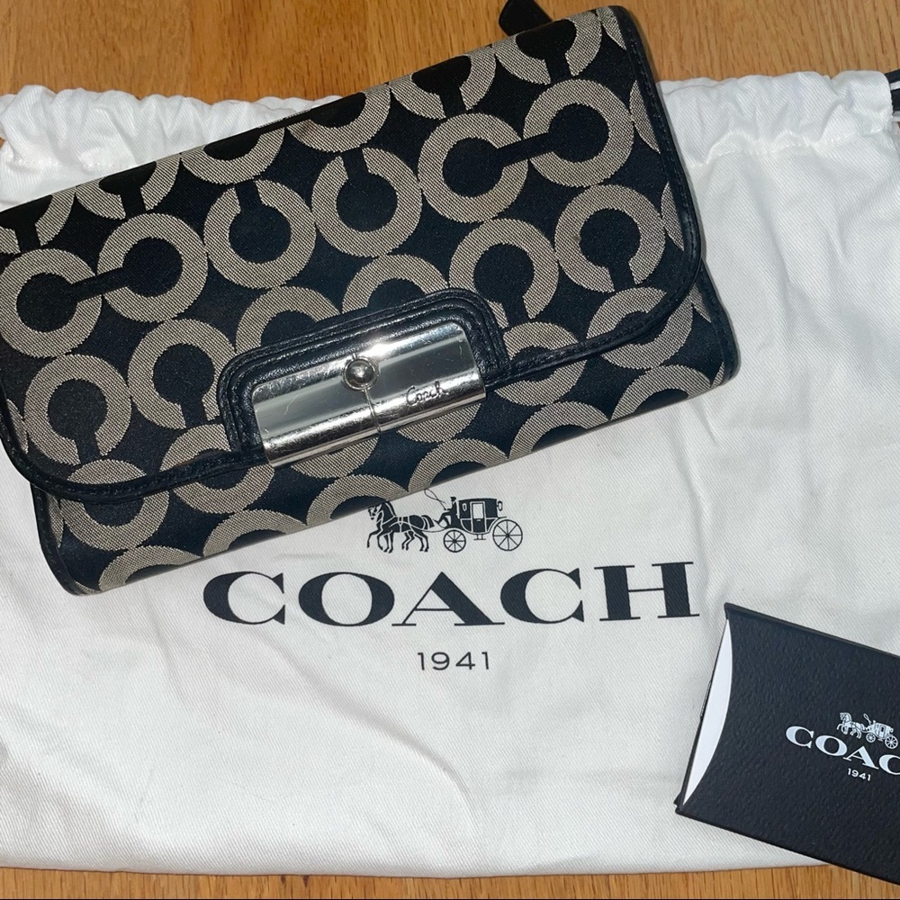 COACH Y2K Clutch/Wallet 👛